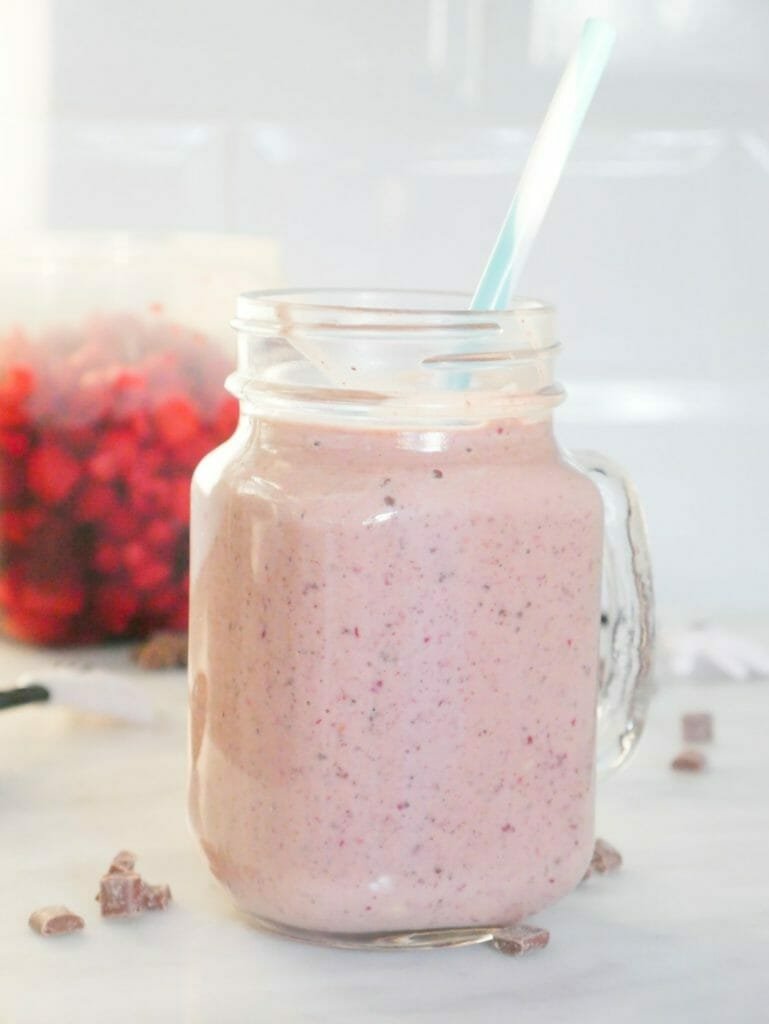 Mixed berry protein smoothie with chocolate (Keto friendly!) No Fuss